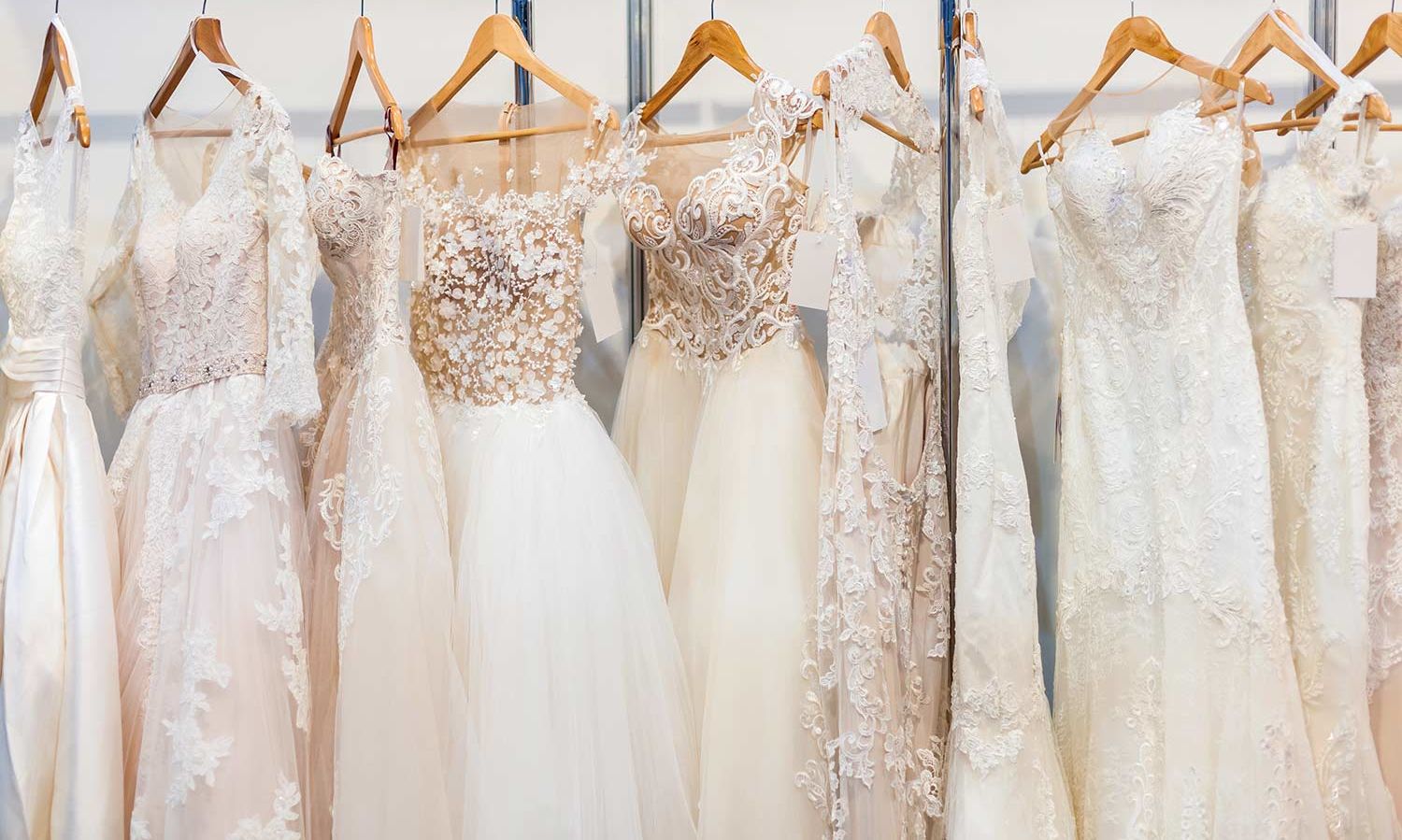 Brautkleid in Elfenbein - dezenter Farbton mit eleganter Ausstrahlung