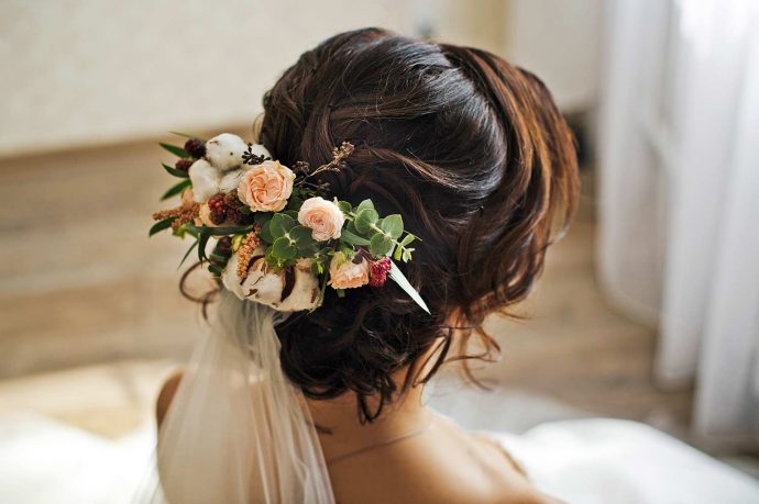 1Stück Braut Kamm Steckkamm Haarkamm Blumen aus sanft Tüll Perle und Kristalle 